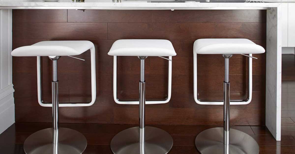 Gunakan Meja Makan Dengan Kursi Bar Pada Dapur Rumah Mungil