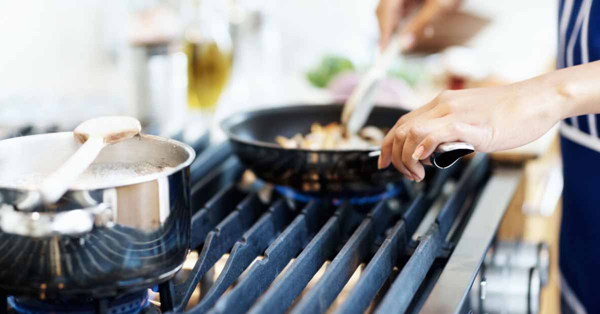 Tips Keamanan Dapur - Posisikan Gagang Dalam Keadaan Miring