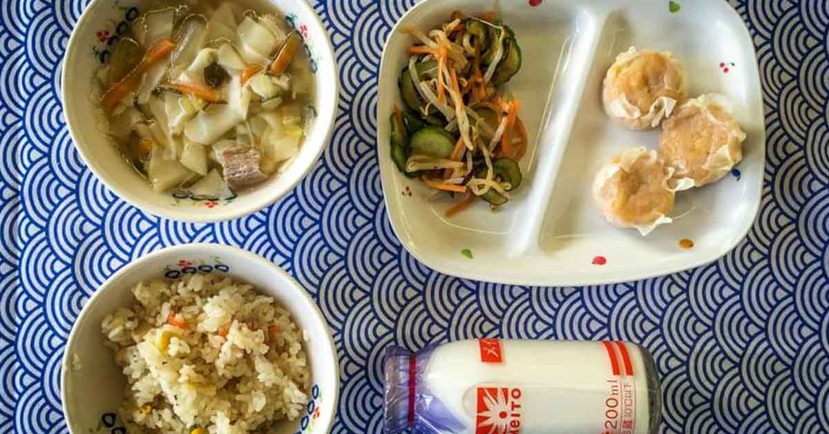 Dimsum Udang Menu Makan Siang di Kantin Sekolah Jepang