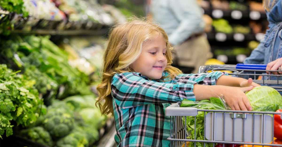 Ajak Anak Untuk Berbelanja Solusi Agar Buah Hati Anda Tidak Sulit Makan